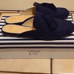 Crown & Ivy size 8m navy blue mules